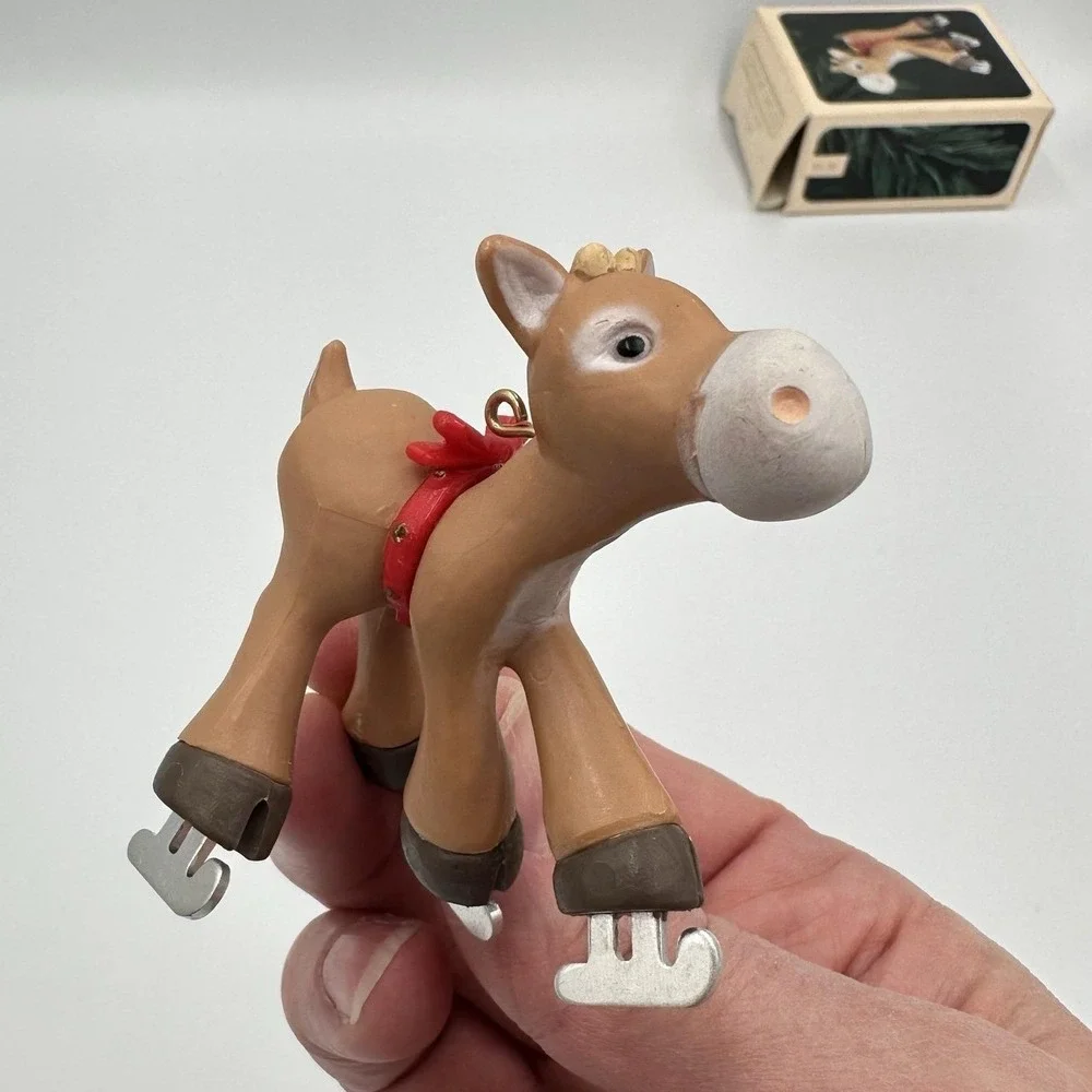 Vintage Hallmark Merry Moose Keepsake Ornament Ice Skating‎ Moose W Box